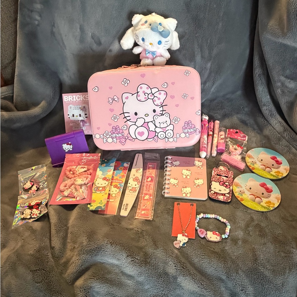 🩷🩷Sanrio Hello Kitty Pink Zippered Hard Vanity Case & Accessories Set Over 20+